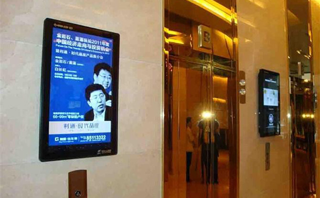 定制液晶广告机可以根据品牌及市场需求，定制外观和功能